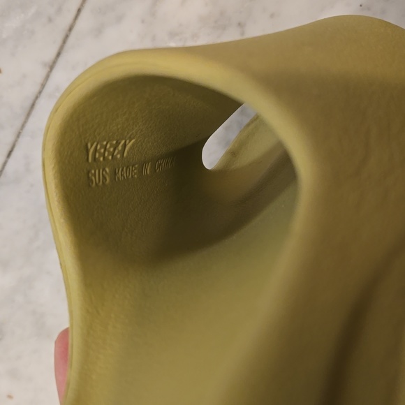 Yeezy Slide Resin Mens US 5, Womens US 6 - Picture 6 of 7